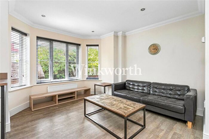 1 Bedroom Apartment To Rent In Bayswater Close, London, N13