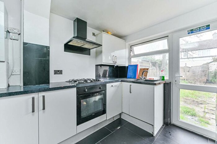 3 Bedroom Terraced House For Sale In Thornton Road, Croydon, CR0