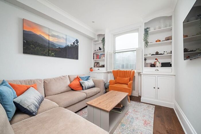 2 Bedroom Flat To Rent In Finborough Rd, Earls Court, SW10