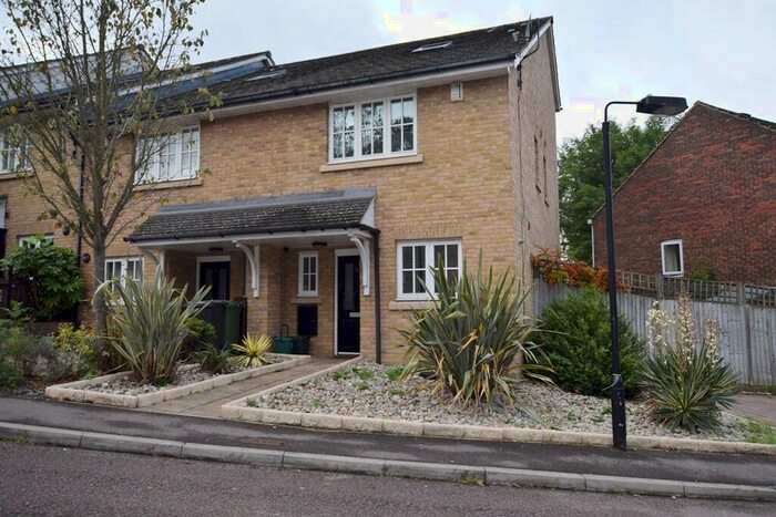 3 Bedroom Semi-Detached House To Rent In Lavender Crescent, St Albans, AL3