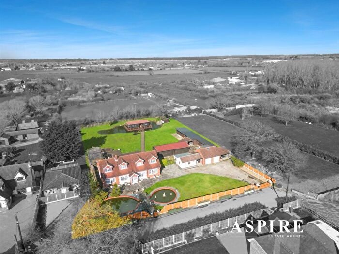 4 Bedroom Detached House For Sale In Elm Road, Bowers Gifford, SS13