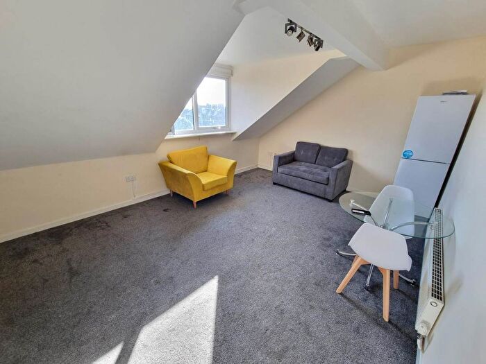 2 Bedroom Flat To Rent In Tong Street, East Bierley, Bradford, BD4