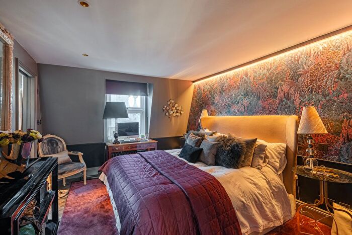 3 Bedroom Flat To Rent In Redcliffe Gardens, Chelsea, SW10