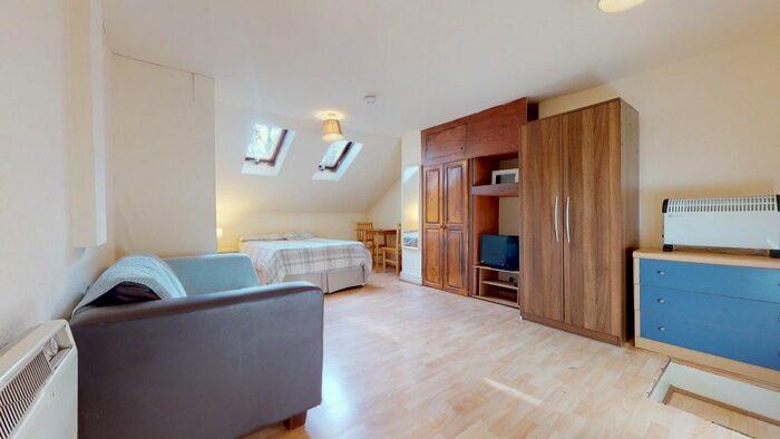 Studio To Rent In St. Pauls Avenue, London, NW2