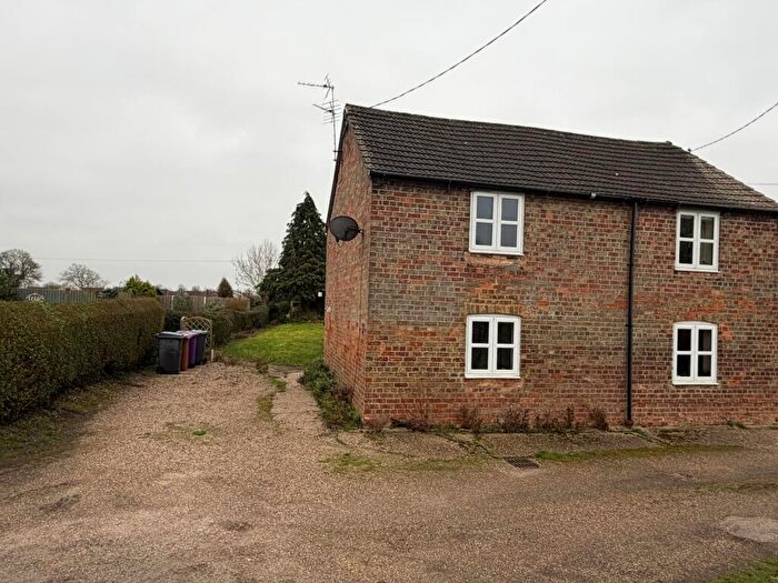 2 Bedroom House For Sale In Hallams Lane, Timberland, LN4