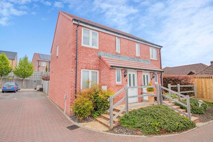2 Bedroom Semi-Detached House For Sale In Edwards Drive, Fair Oak, Eastleigh, SO50