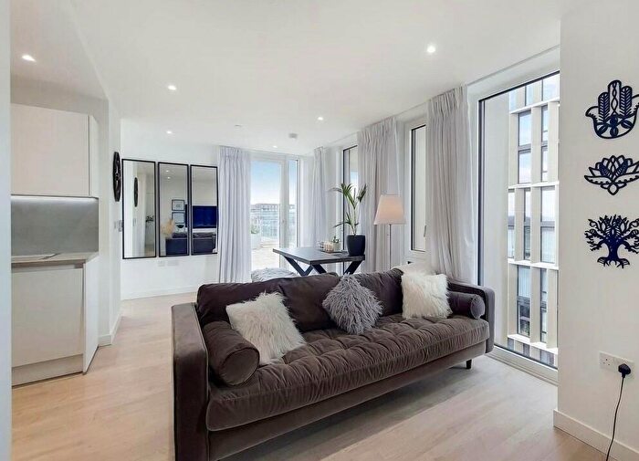 2 Bedroom Flat To Rent In College Road, Harrow, Middlesex, HA1