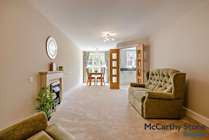 1 Bedroom Apartment For Sale In St. Lukes Road, Maidenhead, SL6