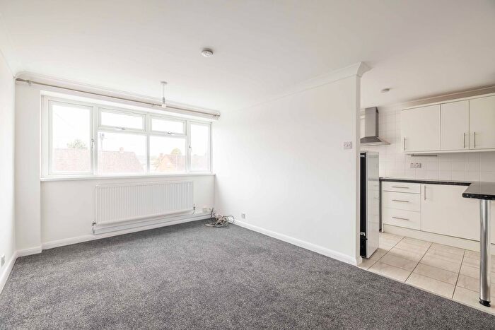 2 Bedroom Flat To Rent In Longmead, Windsor, SL4