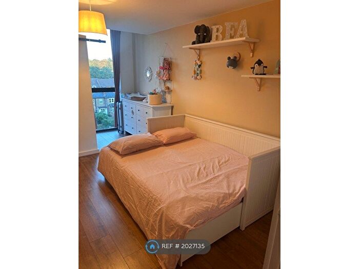 2 Bedroom Flat To Rent In Centrillion Point, Croydon, CR0