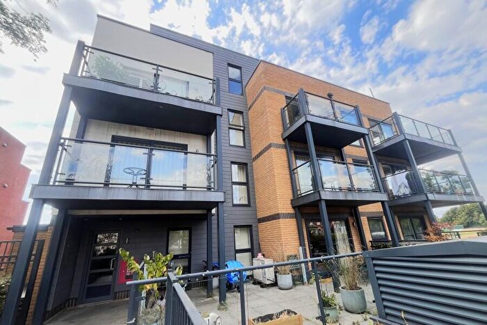 2 Bedroom Flat To Rent In Wharf Road, Guildford, GU1