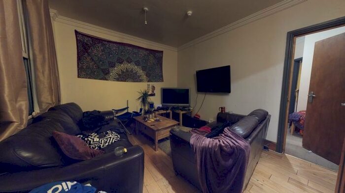 4 Bedroom Flat To Rent In Victoria Road, Hyde Park, Leeds, LS6