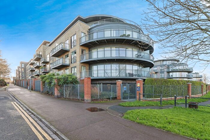 2 Bedroom Flat For Sale In Kingsley Walk, Cambridge, Cambridgeshire, CB5