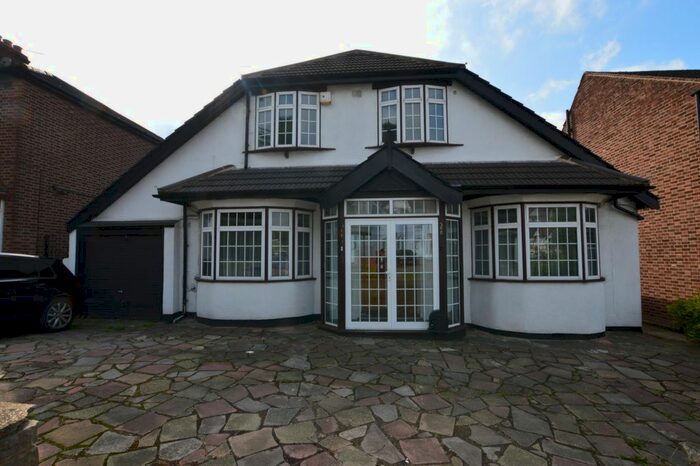 2 Bedroom Flat To Rent In Larkshall Road, Chingford E4