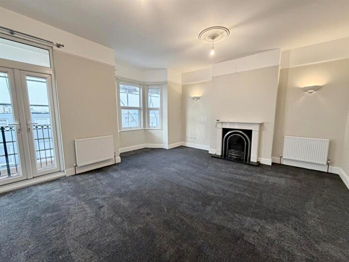 4 Bedroom Flat To Rent In West View, Seaford, BN25