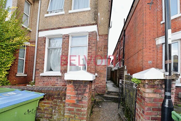 4 Bedroom Semi Detached House To Rent In Burlington Road, Polygon, Southampton, SO15