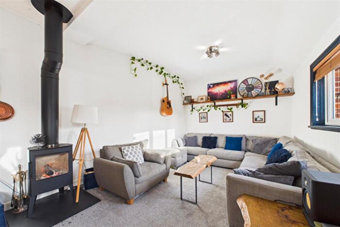 2 Bedroom Apartment For Sale In The Broadway, Chichester, PO19