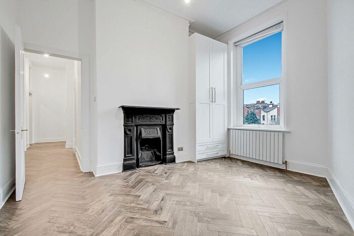 2 Bedroom Flat For Sale In Avenue Mansions, St Pauls Avenue, Willesden Green, NW2
