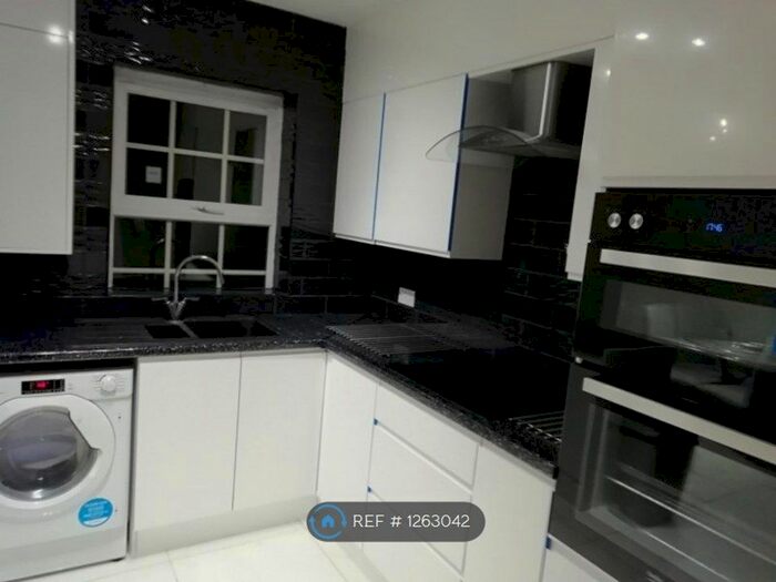 4 Bedroom Terraced House To Rent In Henry Bird Way, Northampton NN4