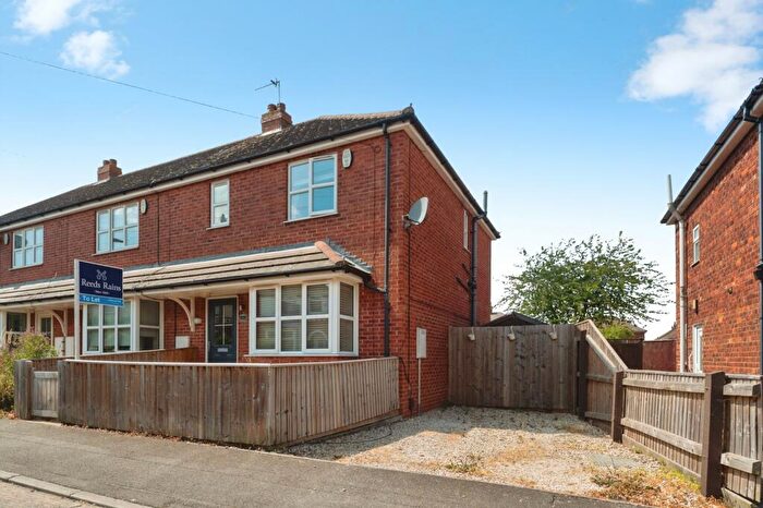 3 Bedroom Semi Detached House To Rent In Firbeck Close, Grimsby, DN34