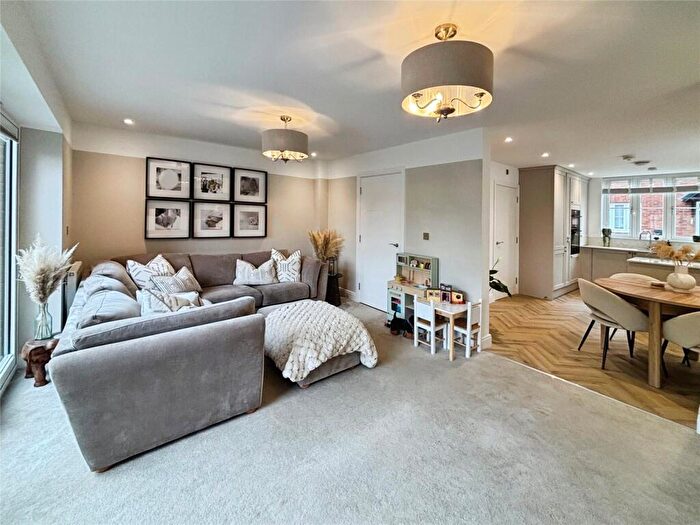 3 Bedroom Detached House For Sale In Chatham Close, Upper Heyford, Bicester, OX25