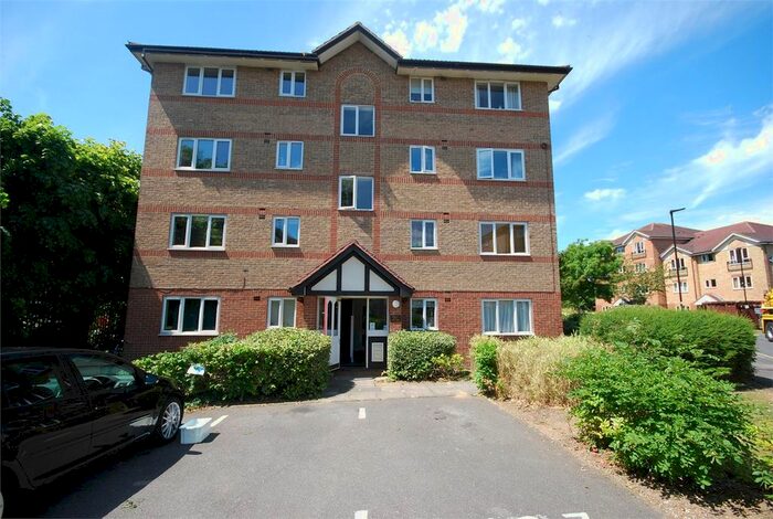 2 Bedroom Flat To Rent In Varsity Drive, Twickenham, TW1