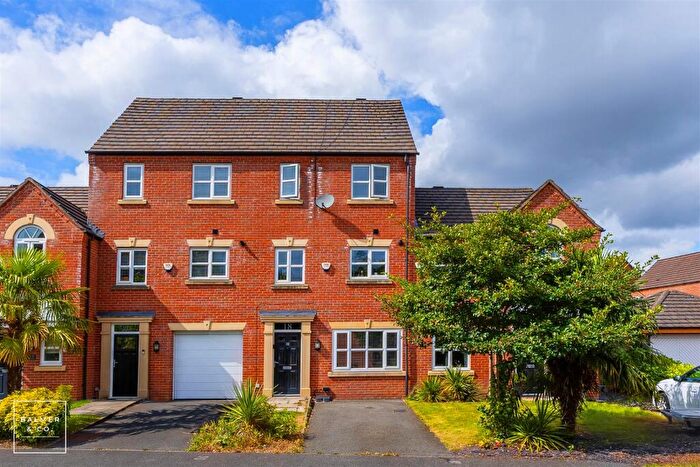 3 Bedroom Town House For Sale In Albion Close, Atherton, M46