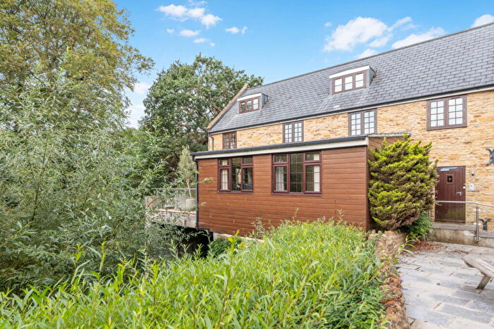 2 Bedroom Apartment For Sale In Sherborne Road, Yeovil, BA21