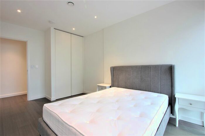 2 Bedroom Flat To Rent In Cutter Lane, London, SE10