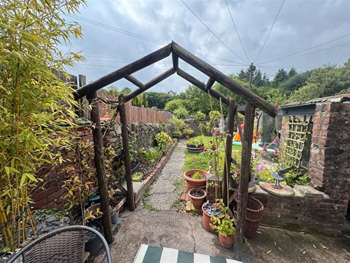 3 Bedroom Semi-Detached House To Rent In The Avenue, Tonyrefail, CF39