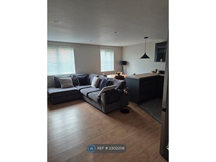 2 Bedroom Flat To Rent In Glan Rhymni, Splott, Cardiff, CF24