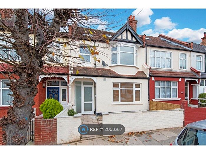 3 Bedroom Maisonette To Rent In Links Road, London, SW17