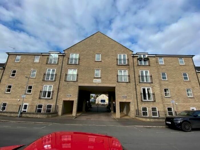 2 Bedroom Flat To Rent In Sycamore Avenue, Bingley, BD16