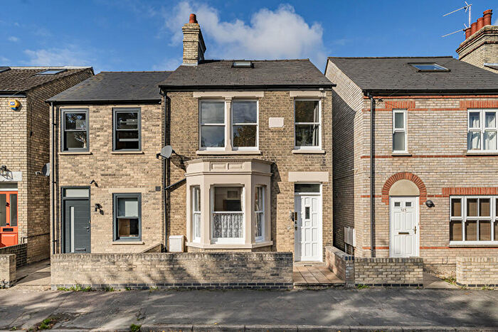 3 Bedroom Semi-Detached House For Sale In Hemingford Road, Cambridge, CB1