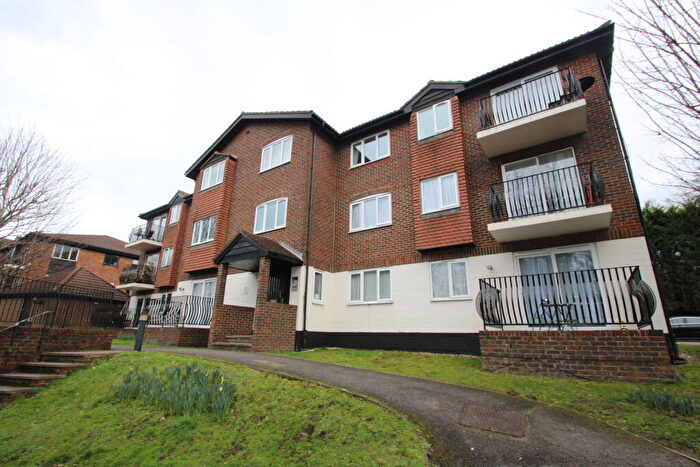 2 Bedroom Flat To Rent In Birchend Close, Croydon, CR2