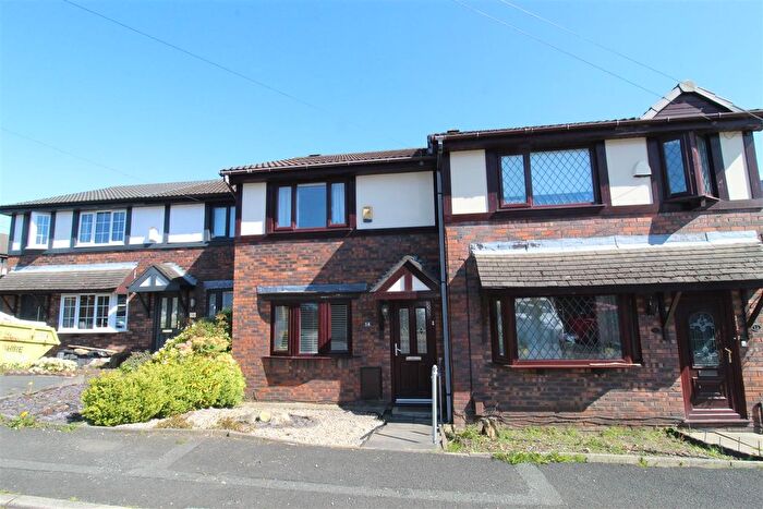2 Bedroom Mews For Sale In Chantry Close, Westhoughton, Bolton, BL5