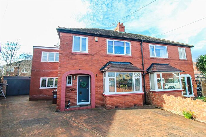 3 Bedroom Semi Detached House For Sale In Carnlea Grove, Wakefield, WF2