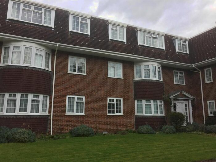 2 Bedroom Flat To Rent In Buckingham Close, Hornchurch, RM11