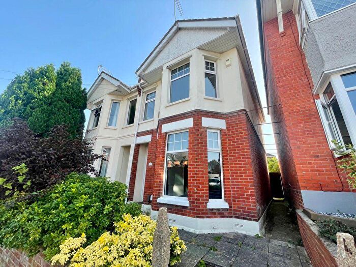 4 Bedroom House To Rent In Four Double Bedroom Student House, Winton (), P05