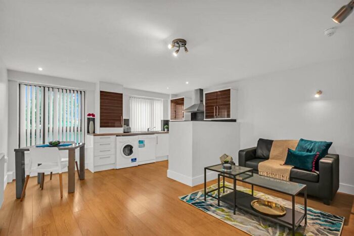 1 Bedroom Flat To Rent In Flat, The Embankment Cardigan Road, LS6