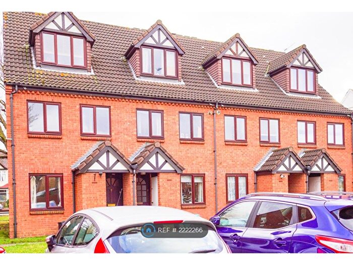 2 Bedroom Maisonette To Rent In Priory Close, Beckenham, BR3