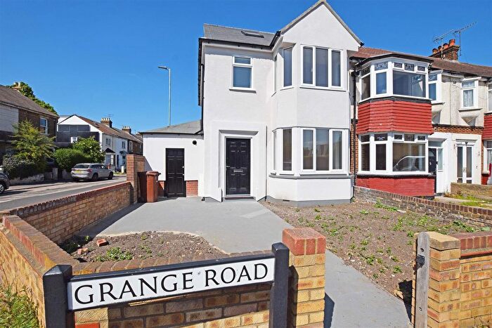 6 Bedroom End Of Terrace House To Rent In Grange Road, Gillingham, ME7