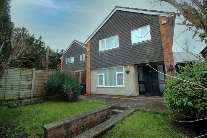 3 Bedroom Detached House To Rent In Farley Hill Road Luton, LU1