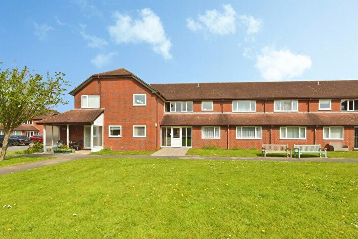 2 Bedroom Flat For Sale In Ruskin Court, Newport Pagnell, MK16
