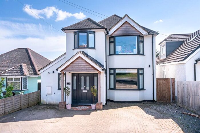 4 Bedroom Detached House For Sale In Green Lane, St. Albans, AL3