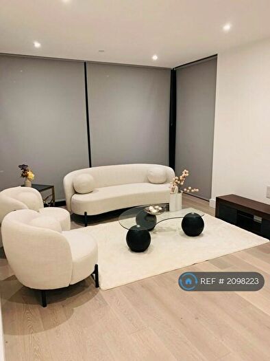 2 Bedroom Flat To Rent In Amberley House, London, SW11