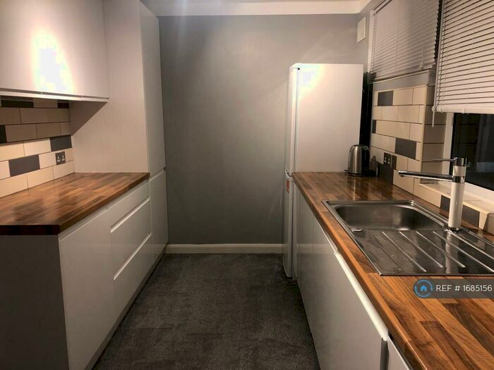 2 Bedroom Flat To Rent In Lydbury, Bracknell, RG12