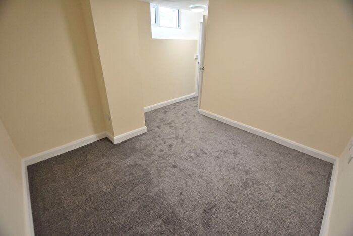2 Bedroom Flat To Rent In Cemetery Road, Porth, CF39