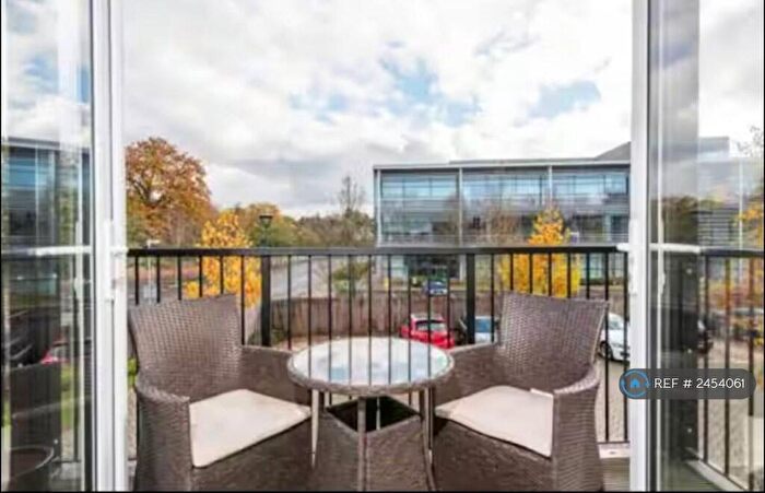 1 Bedroom Flat To Rent In Hawker Drive, Addlestone, KT15