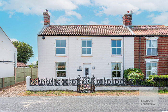 4 Bedroom Semi-Detached House For Sale In The Shielings, Waxham Road, Sea Palling, Norfolk, NR12